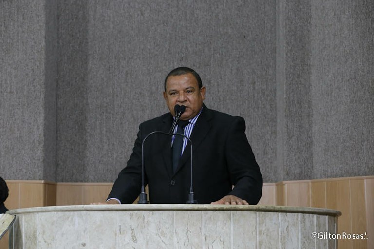 Américo de Deus relata calamidade no Cemitério São João Batista