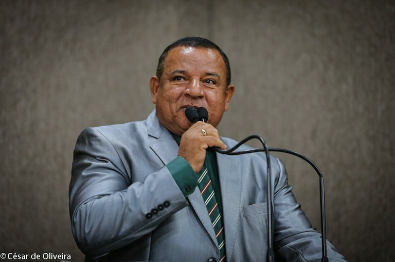Américo de Deus repudia cobrança na taxa de publicidade do comércio aracajuano