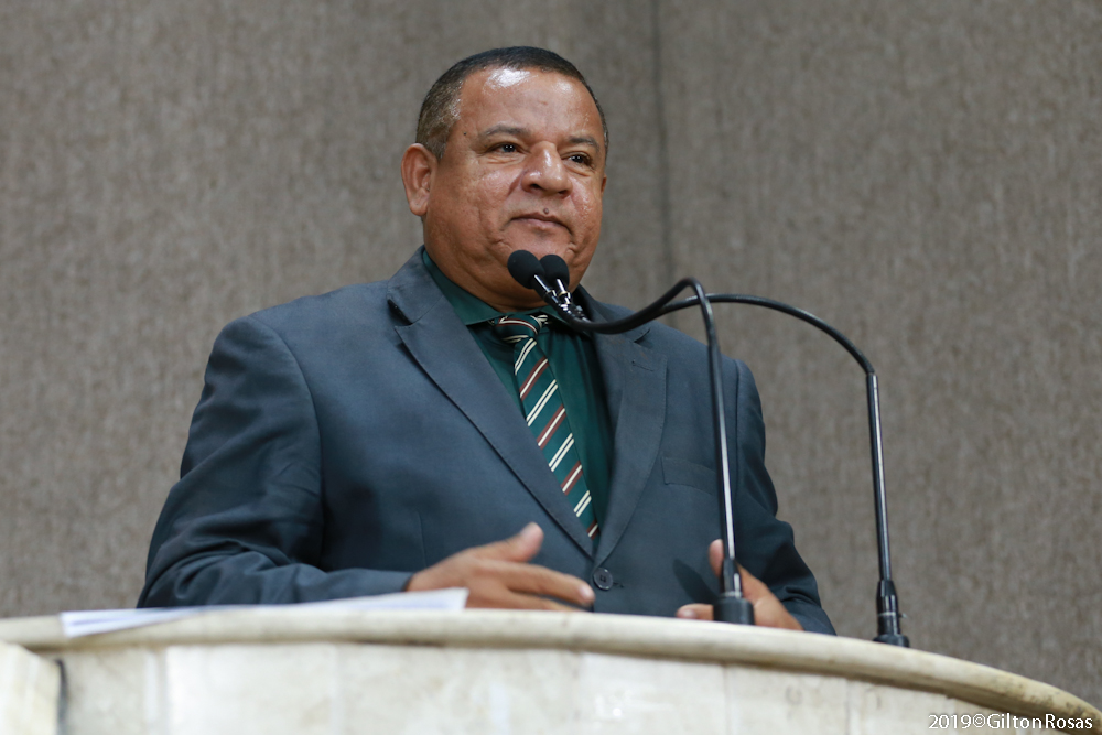 Américo de Deus repudia privatização do Banese