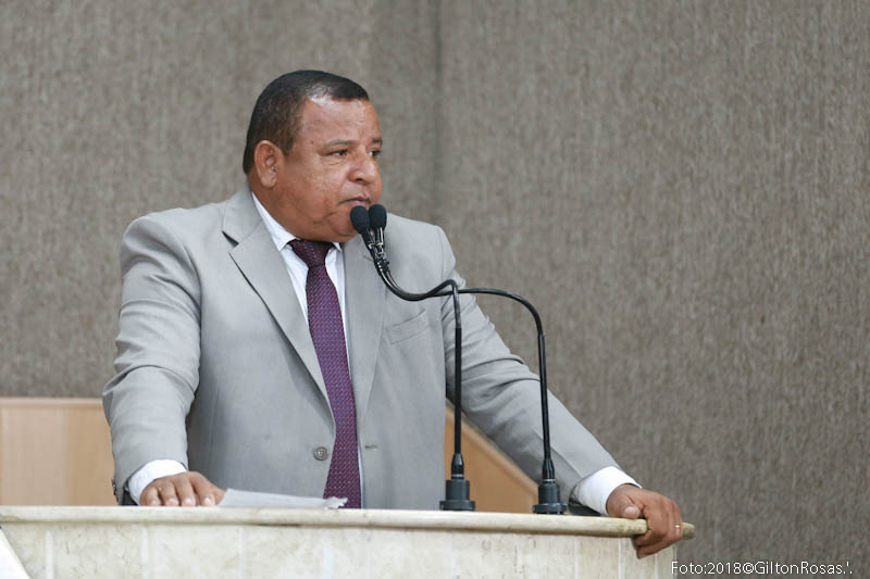 Américo de Deus retrata problemas na saúde pública e parabeniza funcionários da Deso