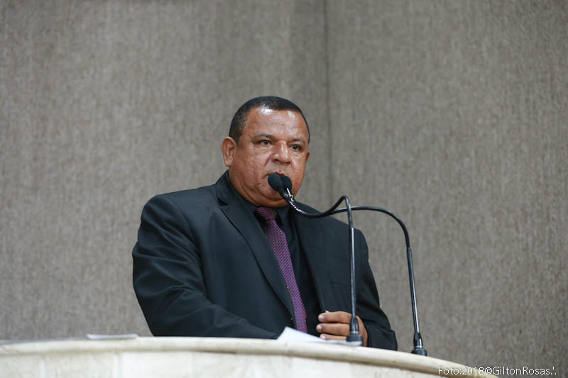 Américo de Deus retrata tipos de violência que atingem a população