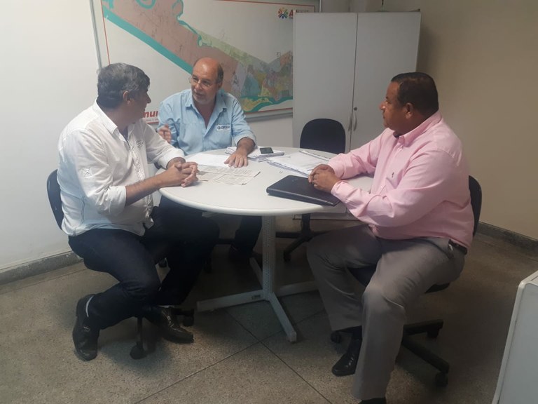 Américo se reúne na Emurb e presta esclarecimentos à comunidade sobre obras em Aracaju
