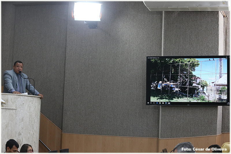 Américo de Deus solicita melhorias e reparos estruturais em praças de Aracaju