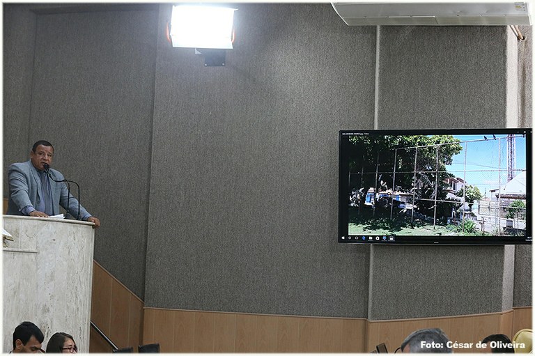 Américo de Deus solicita melhorias e reparos estruturais em praças de Aracaju