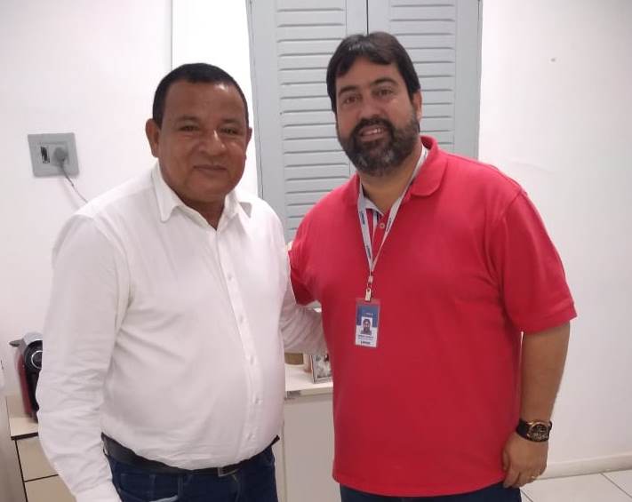 Américo de Deus solicita poda de árvores na Av. Euclides de Figueiredo