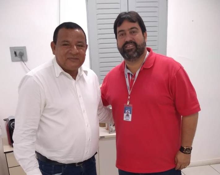 Américo de Deus solicita poda de árvores na Av. Euclides de Figueiredo