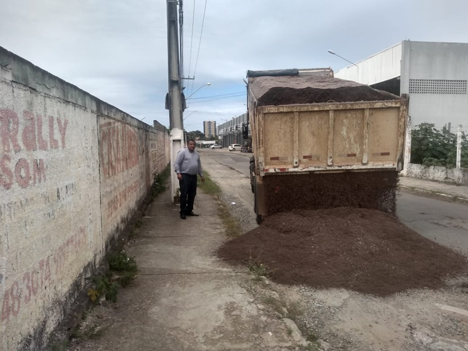 Américo de Deus tem indicações atendidas e continua cobrando para comunidades