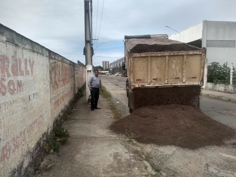 Américo de Deus tem indicações atendidas e continua cobrando para comunidades