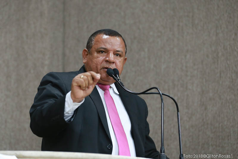 Américo de Deus utiliza Tribuna da CMA para falar sobre o Dia da Mulher