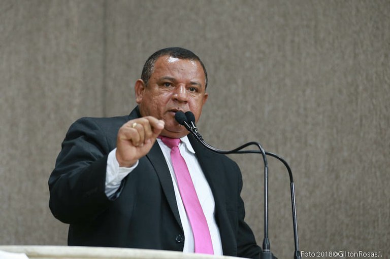 Américo de Deus utiliza Tribuna da CMA para falar sobre o Dia da Mulher