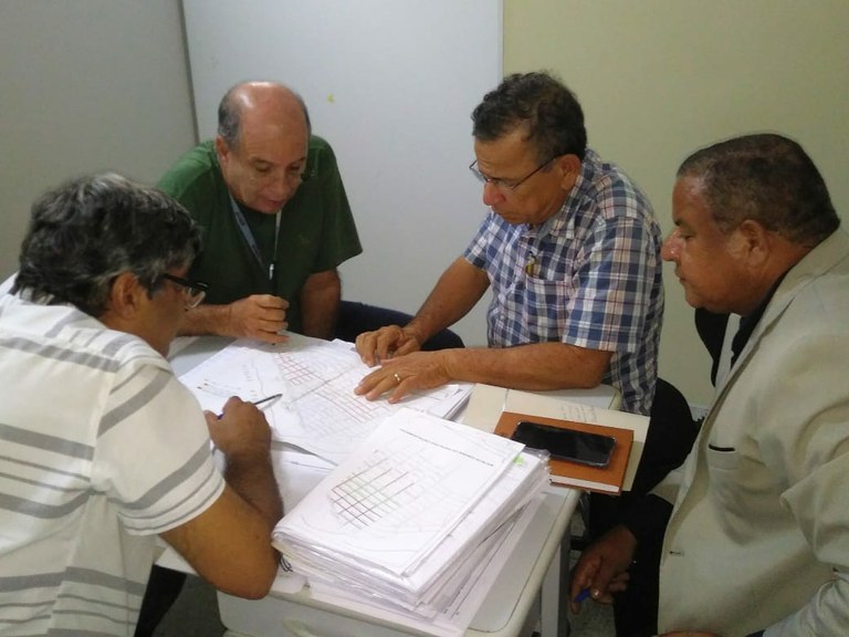 Américo de Deus visita Emurb a pedido da comunidade da Coroa do Meio