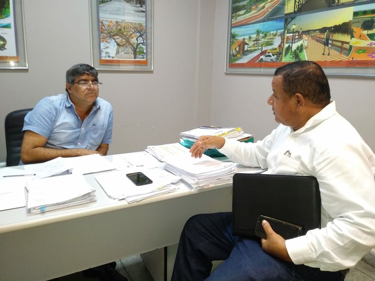 Américo de Deus visita órgãos municipais e pede agilidade em realização de serviços públicos