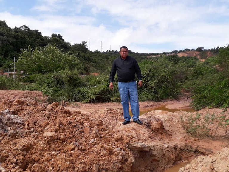 Américo de Deus volta a vistoriar obras no Coqueiral