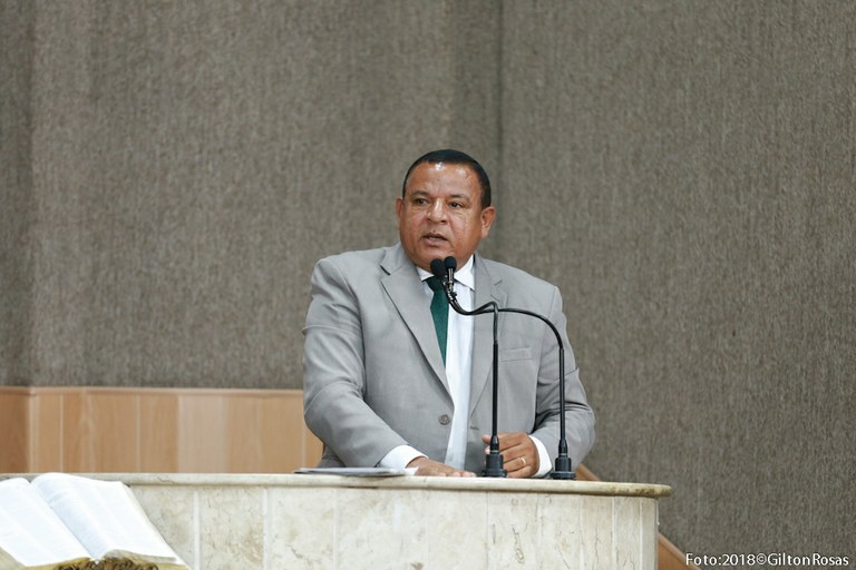 Américo deDeus crítica assalto no Colégio Estadual Gov. Augusto Franco