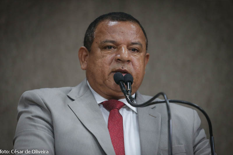 Américo Deus discorre sobre o desperdício de água