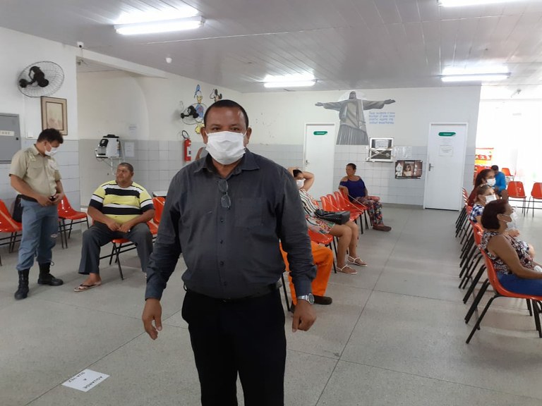 Américo fiscaliza UBSs após denúncia de falta de vacinas contra gripe e demora no atendimento