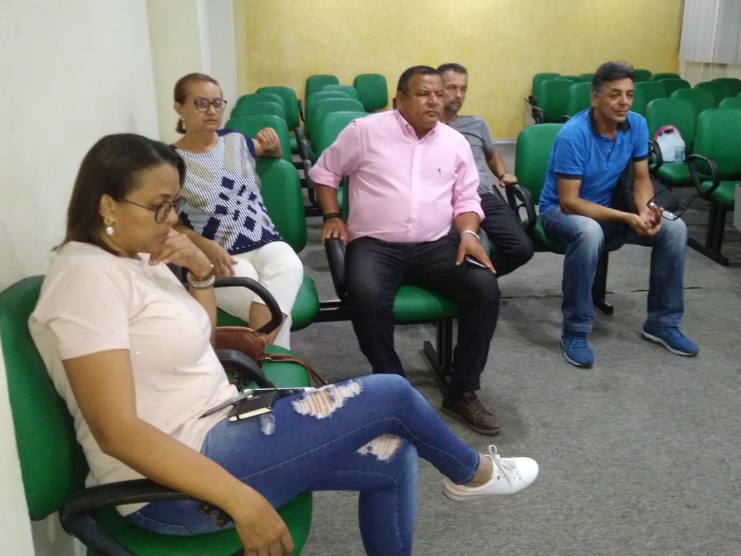 Américo intermedeia negociações entre comunidade do Residencial Parque Diamante e PMA