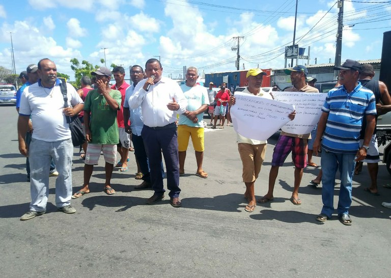 Américo manifesta apoio aos pescadores sergipanos que protestam entrega de obra
