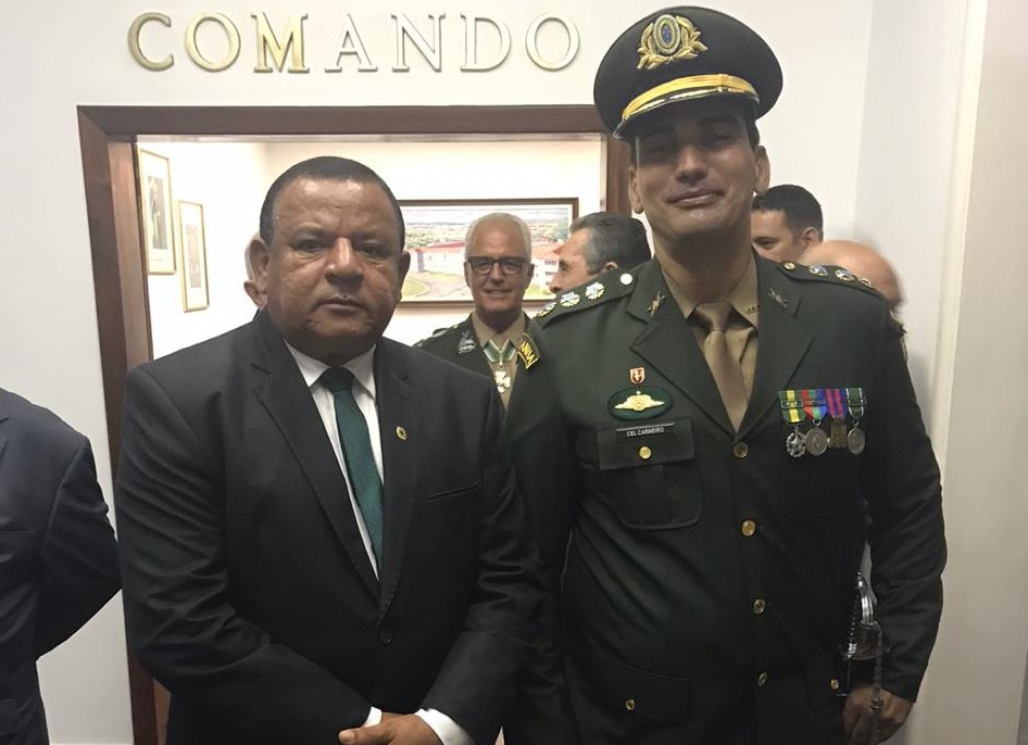 Américo parabeniza Coronel Carneiro pela atuação no comando do 28º BC