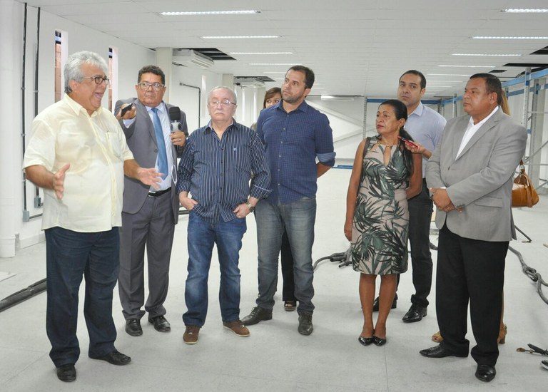 Américo participa da apresentação das instalações do novo Centro Administrativo da Saúde