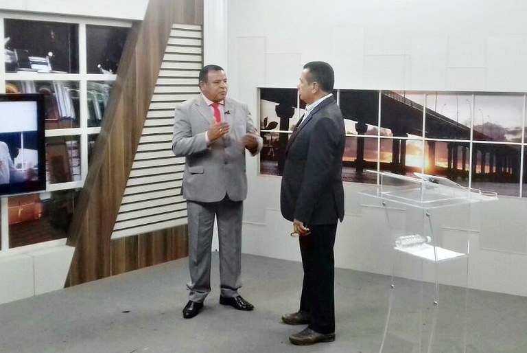 Américo participa de programa na TV Aperipê para falar sobre atuação no parlamento