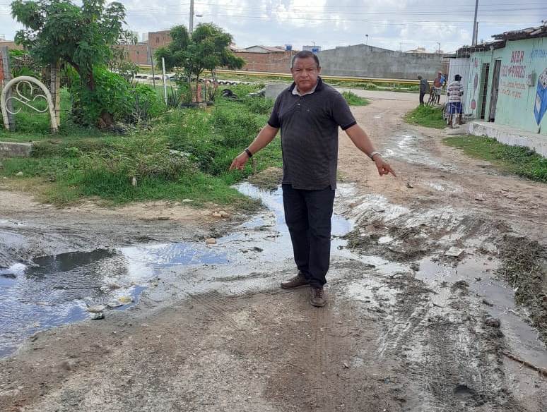 Américo pede serviços da Emurb e Deso no Padre Pedro e Portal do Sul