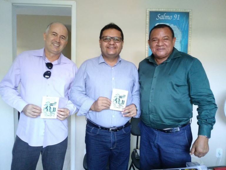 Américo recebe proposta de ambientalistas para criação do Dia Municipal de Combate ao Tráfico de Animais Silvestres em Aracaju