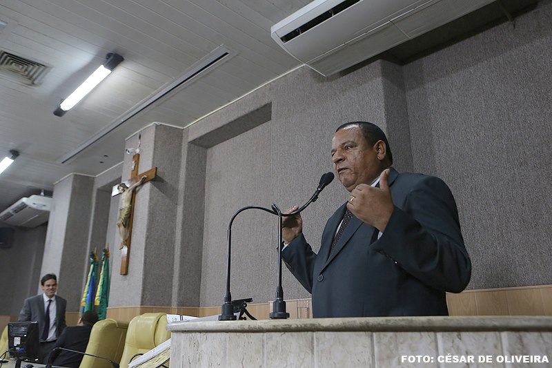 Américo se preocupa com juros abusivos de bancos