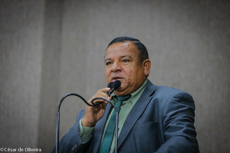 Américo solicita envio de planilha que trata sobre arrecadação de busdoor 