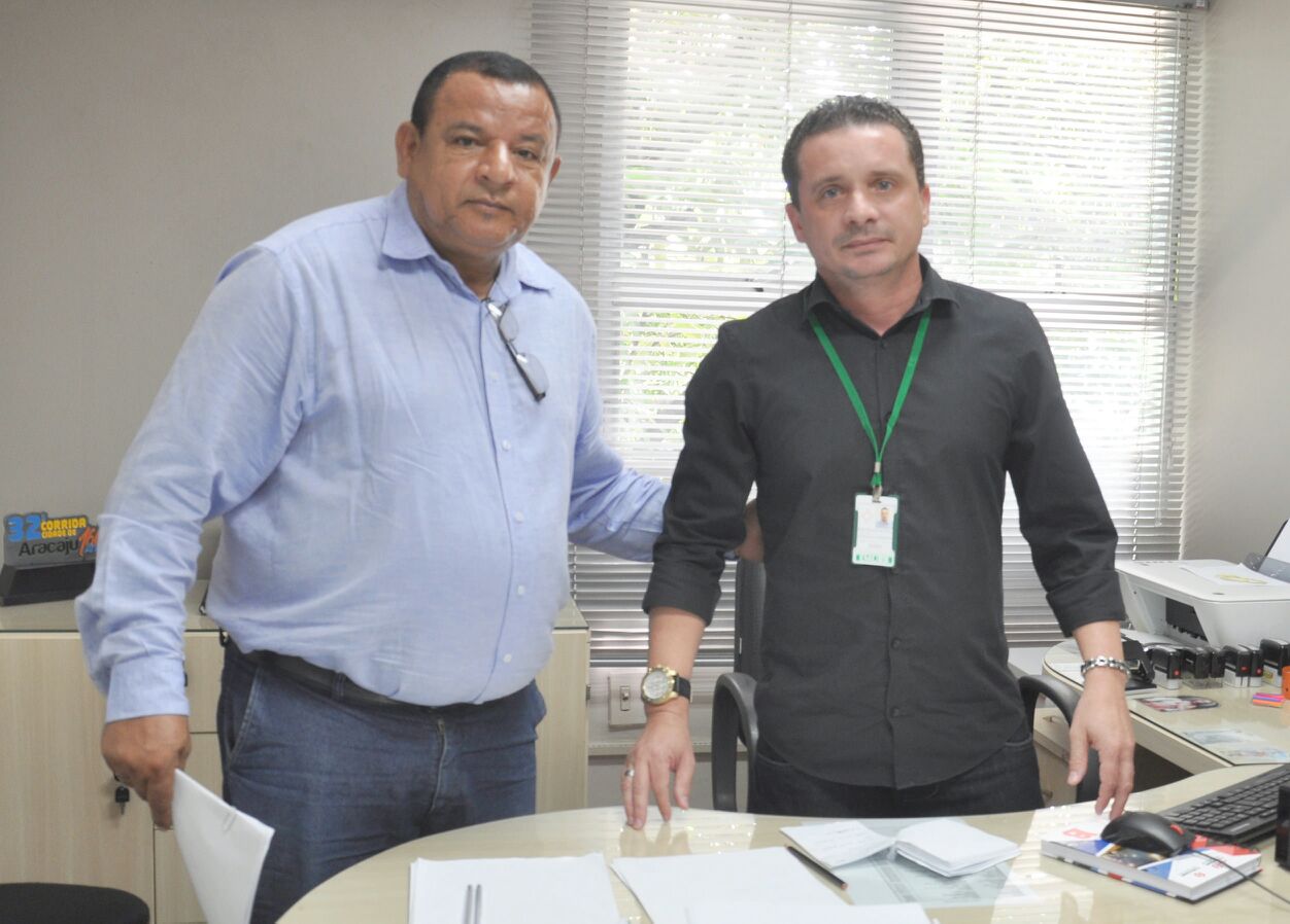 Américo vai à EMURB para identificar o andamento dos seus Projetos de Indicação