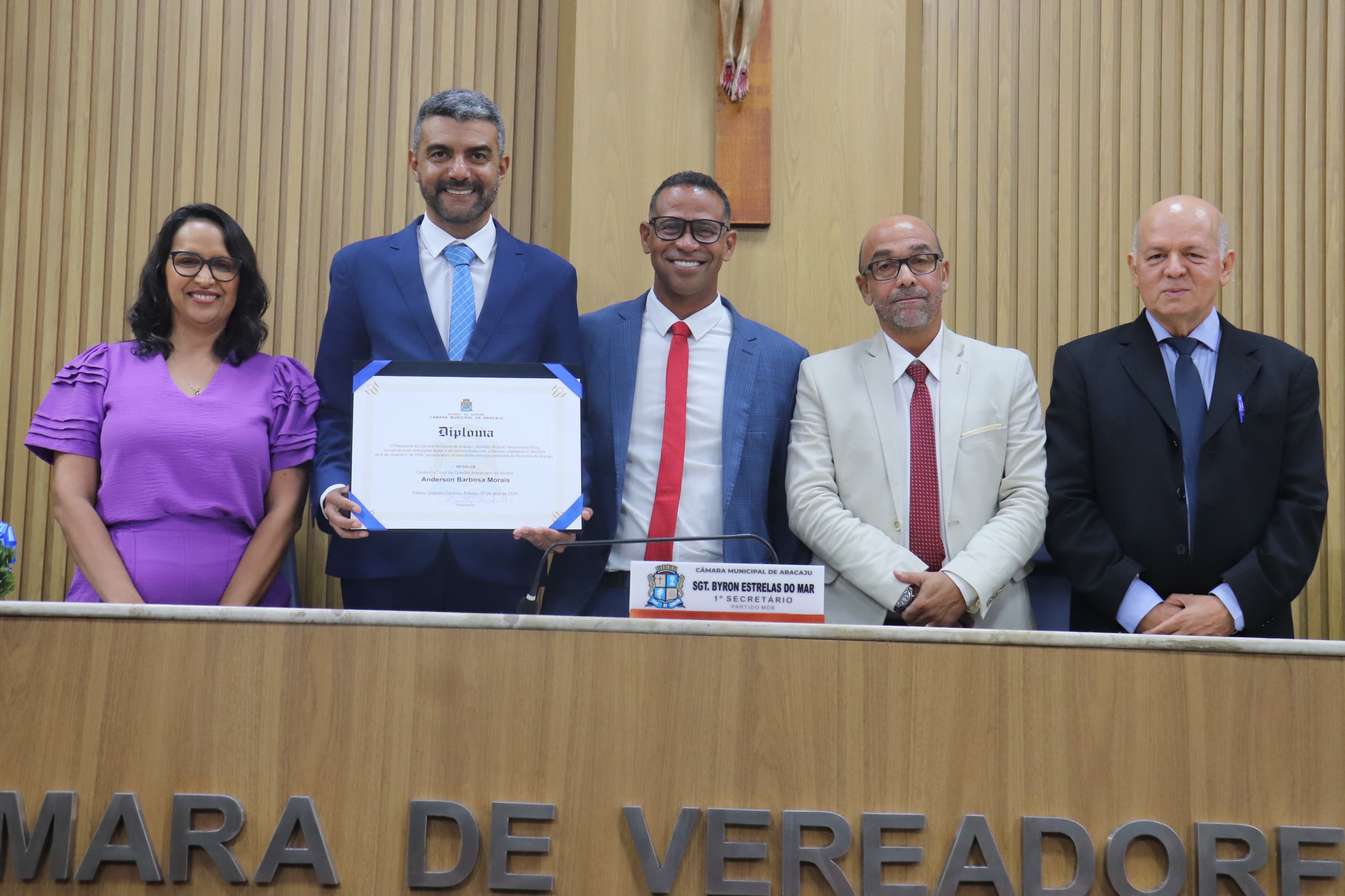 Anderson Barbosa é o mais novo cidadão aracajuano, com título de autoria do vereador Sargento Byron