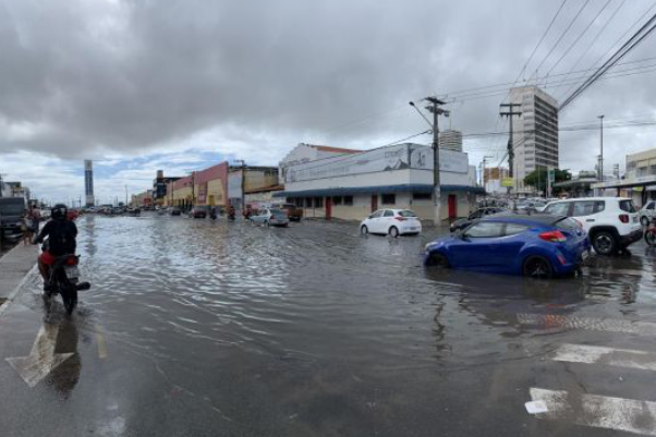 Anderson de Tuca adverte Emurb e Emsurb para aproximação de período chuvoso na capital