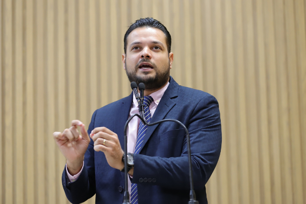 Anderson de Tuca alerta população sobre o combate a dengue