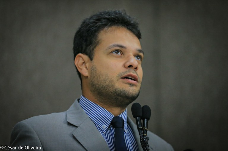 Anderson de Tuca usa Tribuna para alertar sobre o aumento do feminicídio