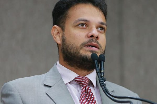 Anderson de Tuca apoia o dia internacional contra a endometriose