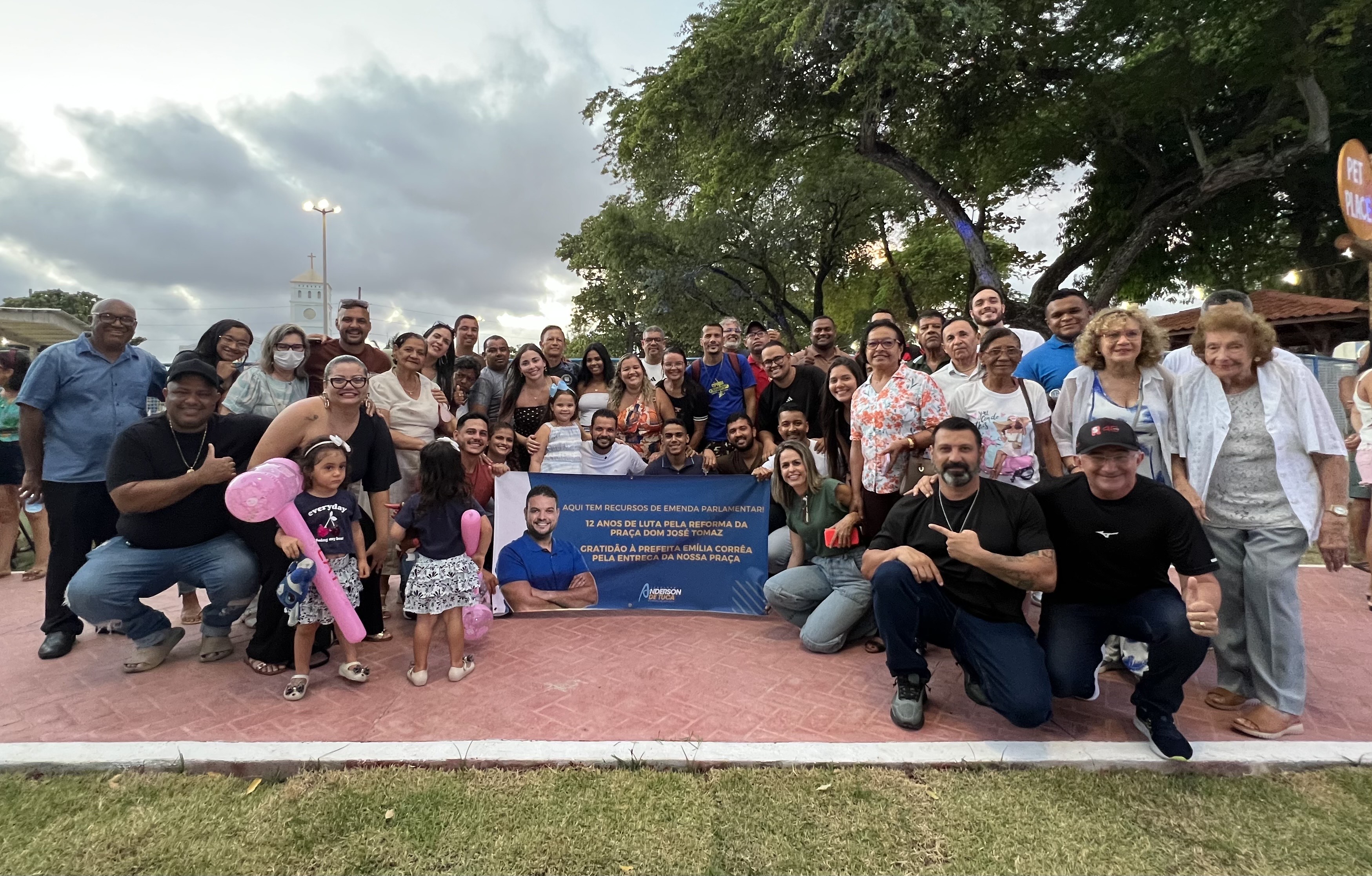 Anderson de Tuca celebra inauguração da Praça Dom José Thomaz no Siqueira Campos