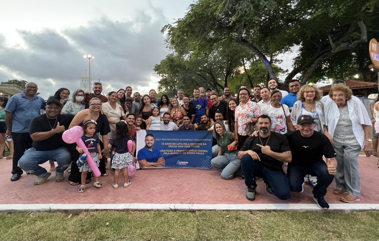 Anderson de Tuca celebra inauguração da Praça Dom José Thomaz no Siqueira Campos