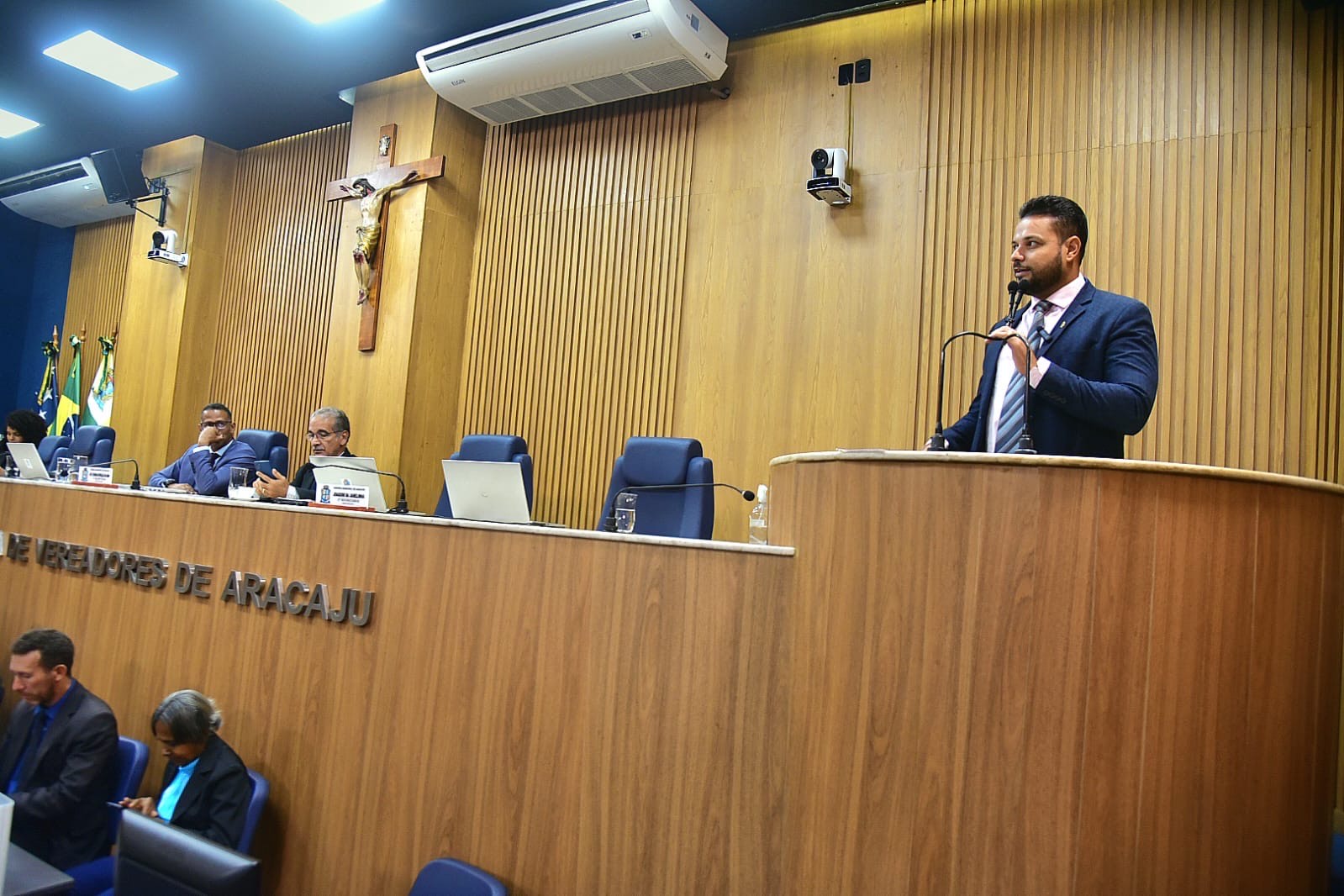 Anderson de Tuca cobra agilidade na reforma da Biblioteca Municipal Clodomir Silva 