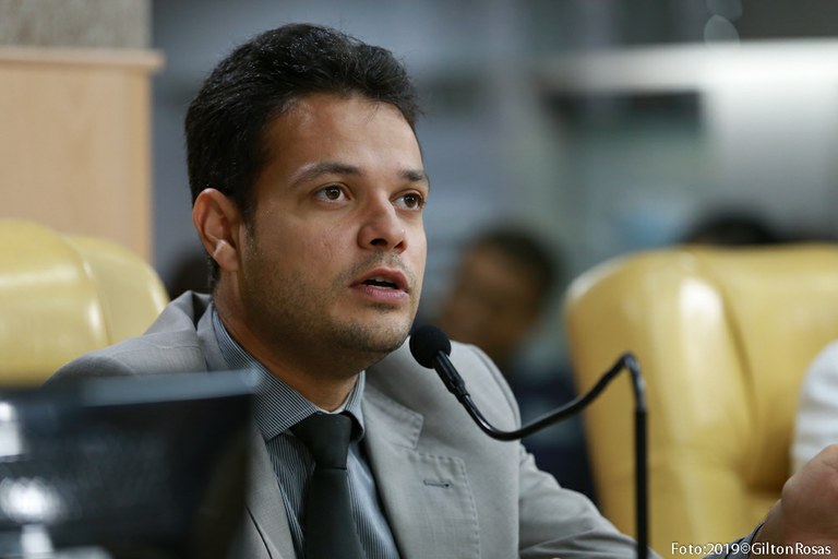 Anderson de Tuca cobra da SMS agilidade no atendimento à população aracajuana