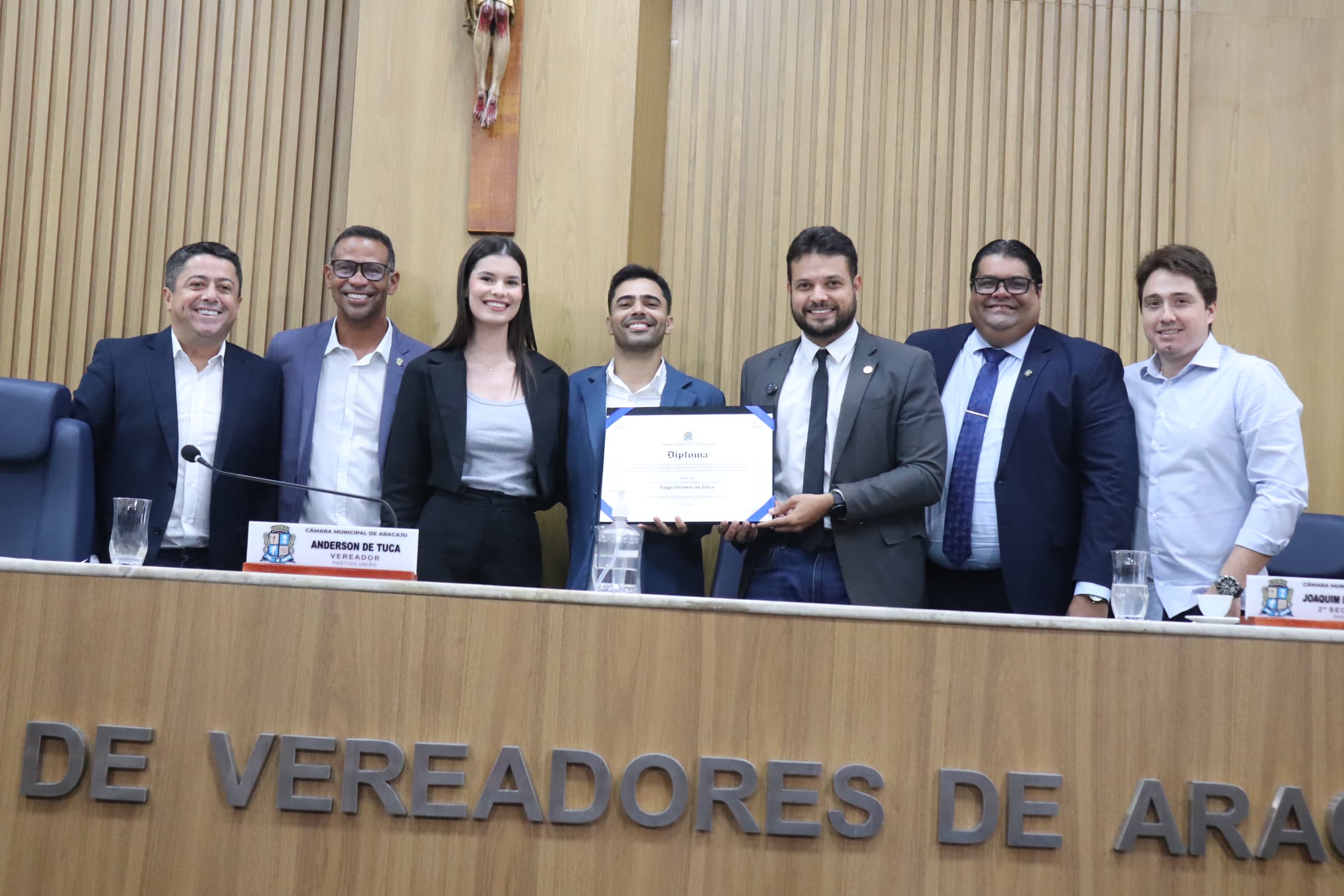 Anderson de Tuca concede Título de Cidadão Aracajuano ao cantor Luanzinho Moraes