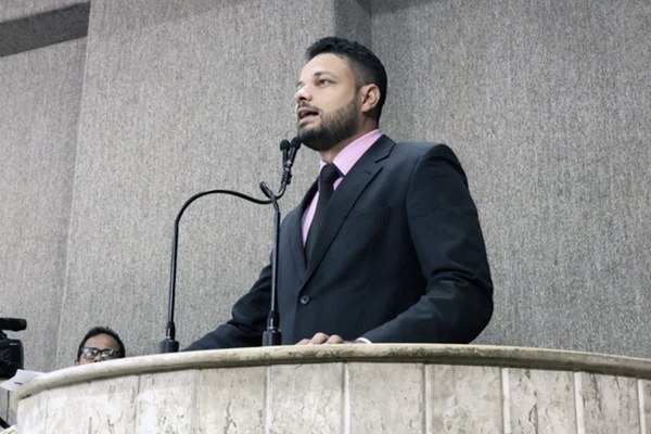 Anderson de Tuca convida torcida do Confiança para doar sangue