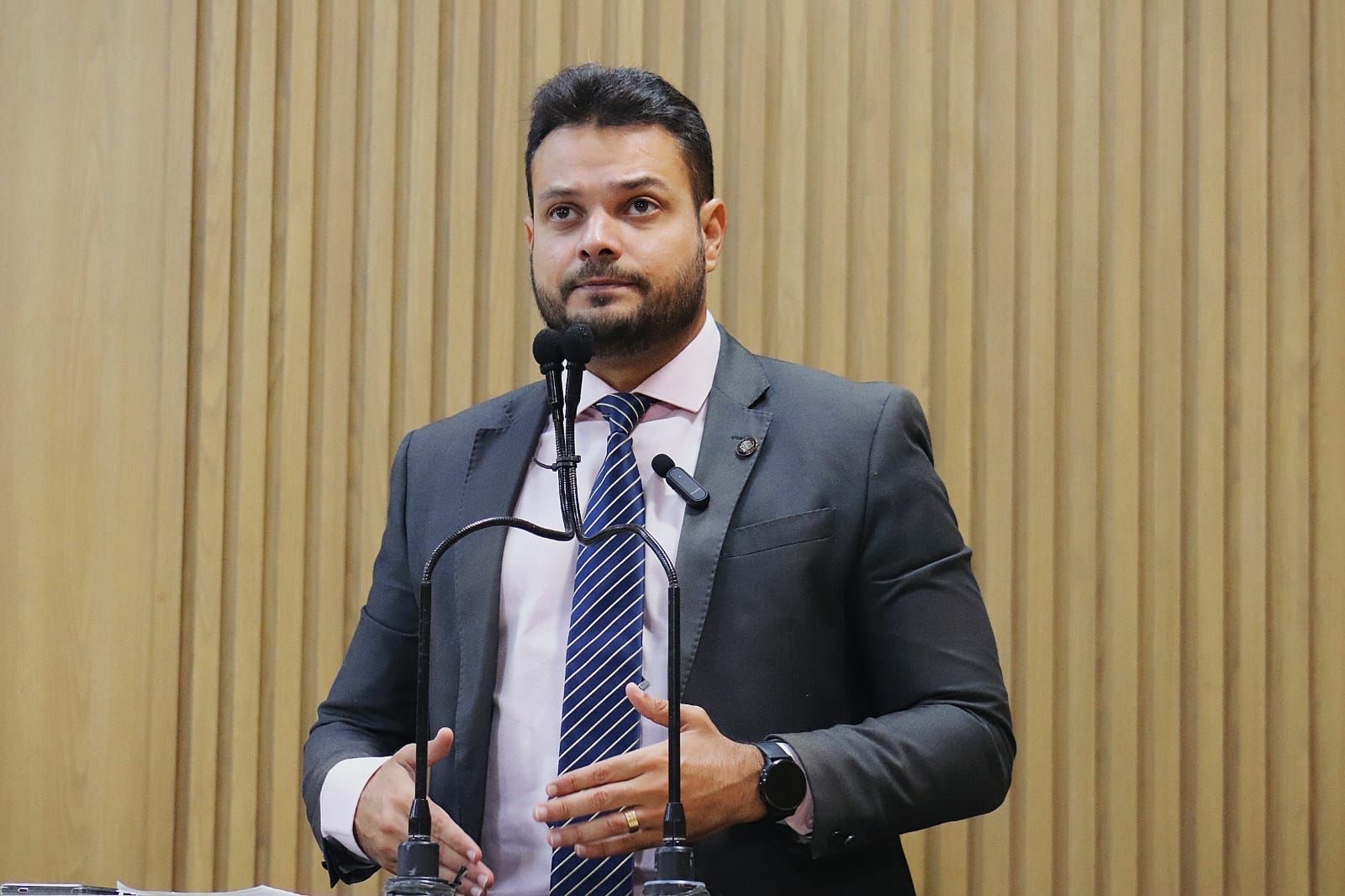 Anderson de Tuca denuncia falhas da Iguá Saneamento e propõe audiência pública