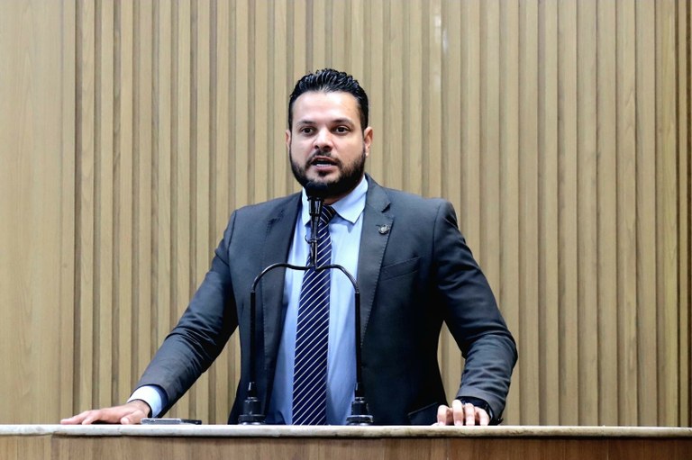 Anderson de Tuca elogia chegada dos novos ônibus elétricos em Aracaju