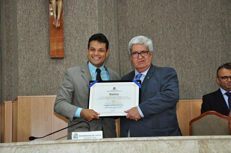Anderson de Tuca entrega título de Cidadão Aracajuano ao juiz Cristiano Costa