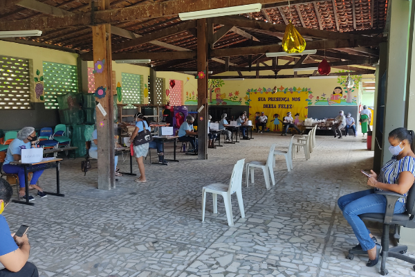 Anderson de Tuca fiscaliza entrega de Kits de Alimentação Escolar