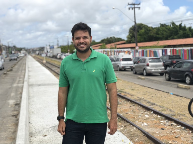 Anderson de Tuca fiscaliza obra na Avenida Augusto Franco