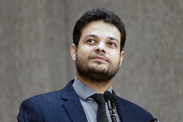 Anderson de Tuca leva melhorias a Rua Rio Grande do Sul