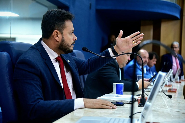 Anderson de Tuca pede celeridade na reforma da praça Dom José Thomaz