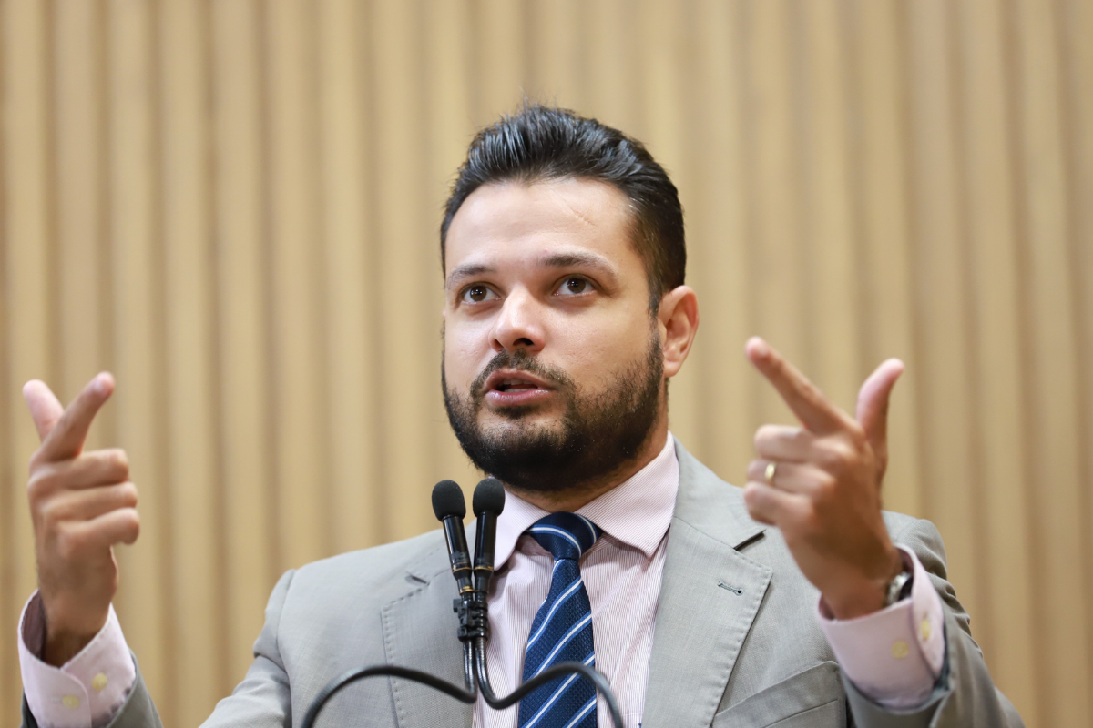 Anderson de Tuca pede explicações pelo aumento no valor do combustível em Aracaju