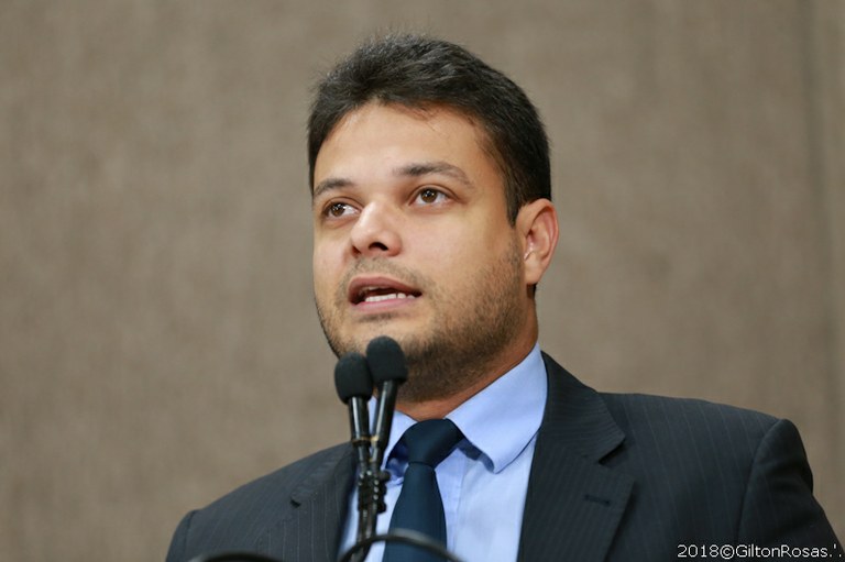 Anderson de Tuca ressalta a implantação de redutor de velocidade no Siqueira